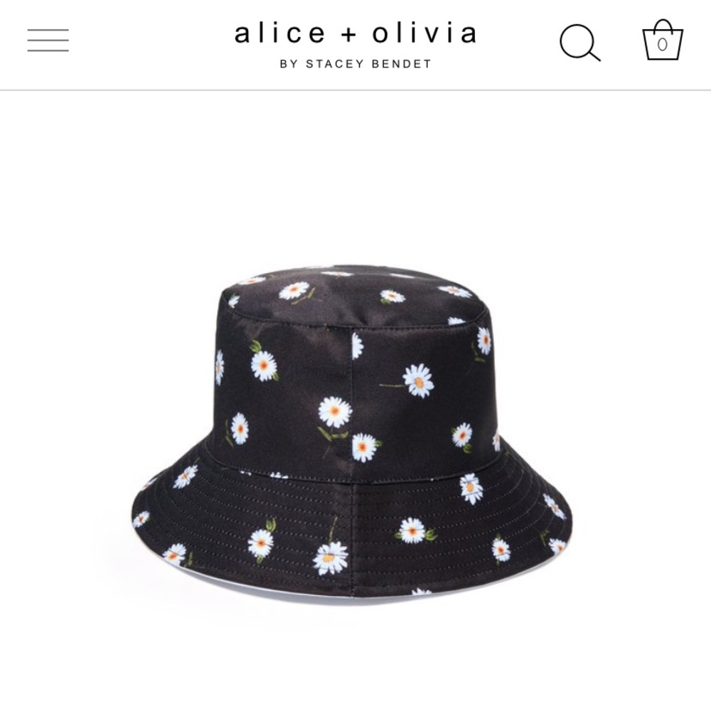 NWT Alice + Olivia reversible bucket hat.